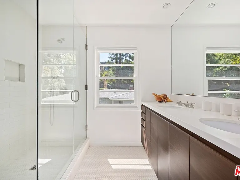 5733 Valley Oak Dr — Photo 12