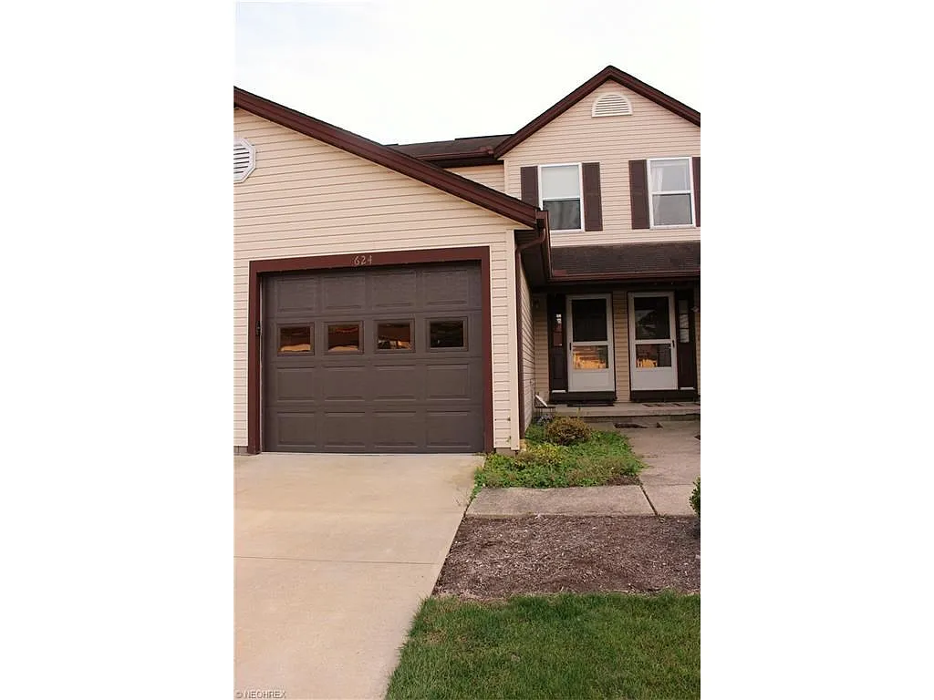 624 Topaz Ln photo 1
