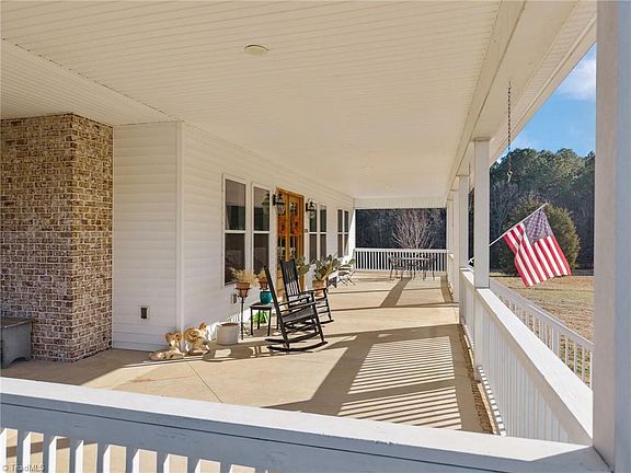 5th image of 2120 Gold Knob Rd
