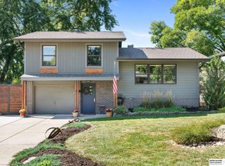 9161 Meadow Dr, Omaha, NE 68114