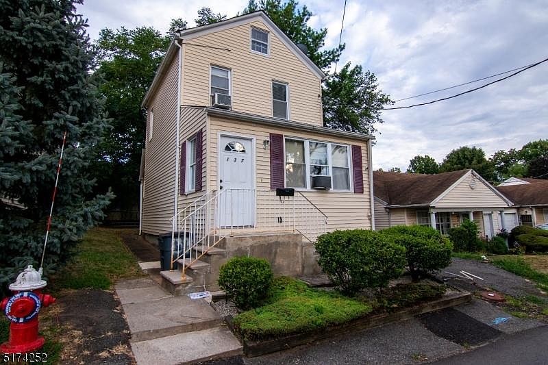 1st image of 137 Oswald Pl