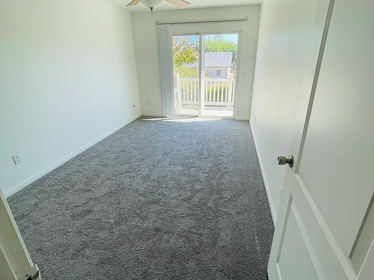 1918 Kelly Ave #5 — Photo 14