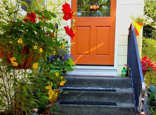 8207 Meridian Ave N, Seattle, WA 98103