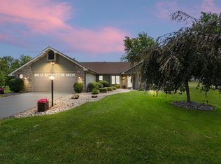 10028 Winding Shores Dr, New Haven, IN 46774