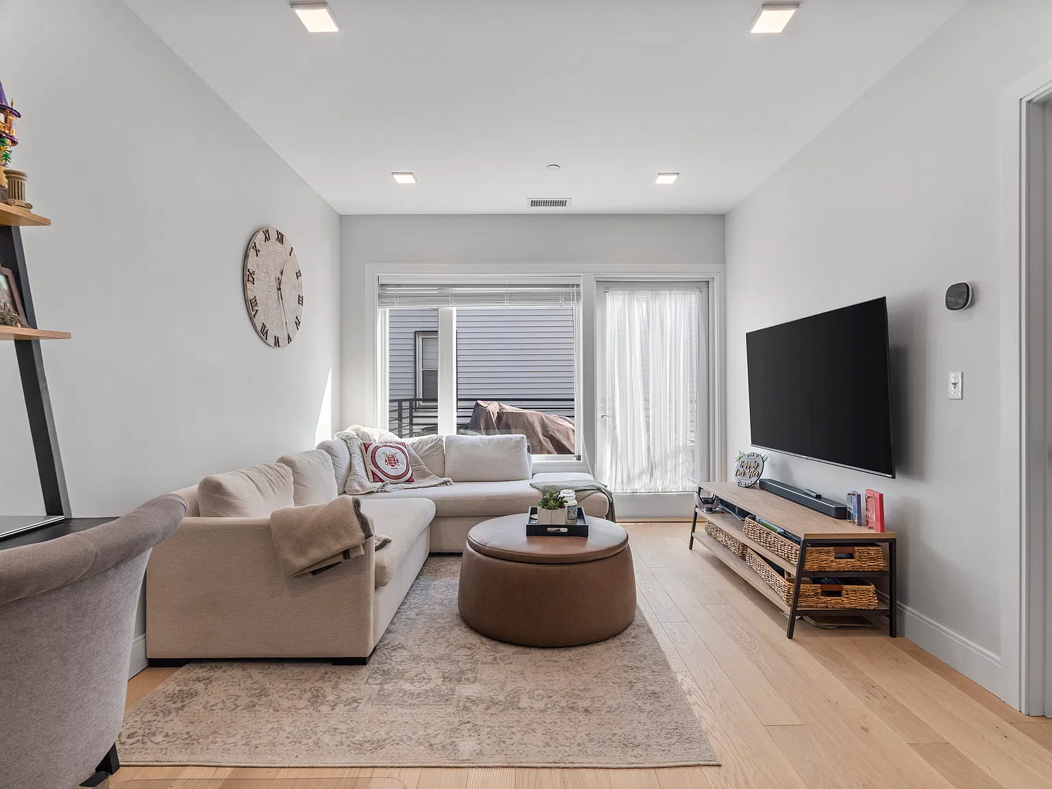 1 bed, 693 sqft, $3,200 — Photo 4