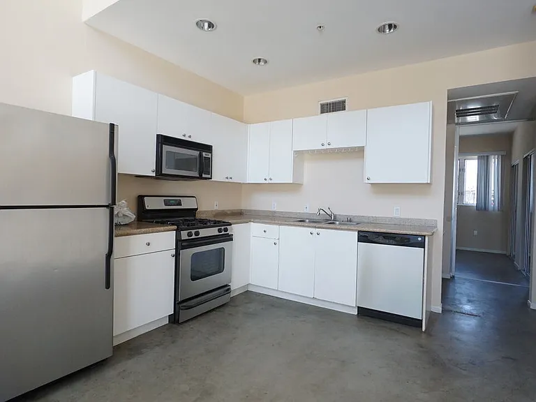922 W 23rd St #206 — Photo 3