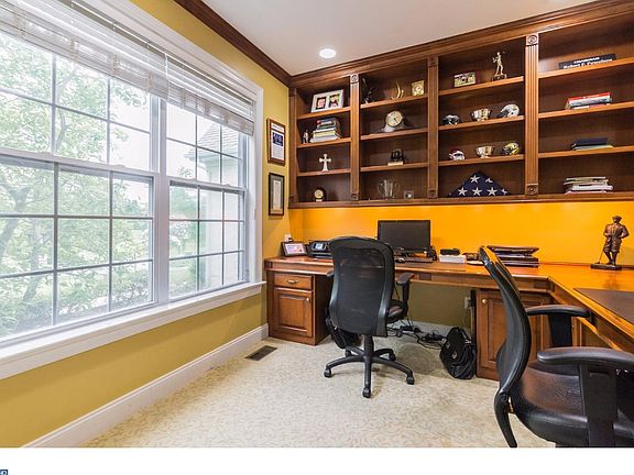 3rd image of 135 Viburnum Dr