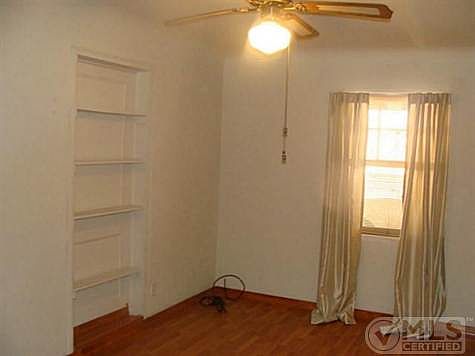 5th image of 4017 E Yandell Dr