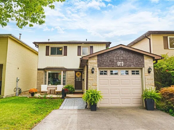 19 Hillsdale Ct, Hamilton, ON L9H 6K1