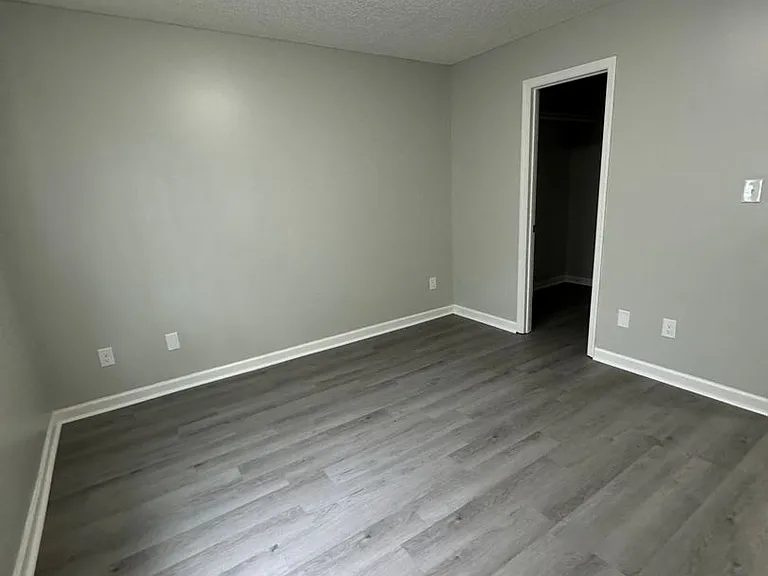 Creekview Apartments - Kingsport, TN — Photo 13