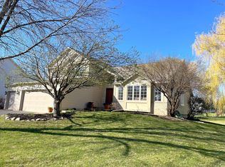 17841 Steading Rd, Eden Prairie, MN 55347