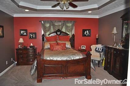 Master Bedroom
						:
						14 x 16