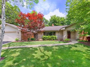 2023 Crestwood Ln, Palatine, IL