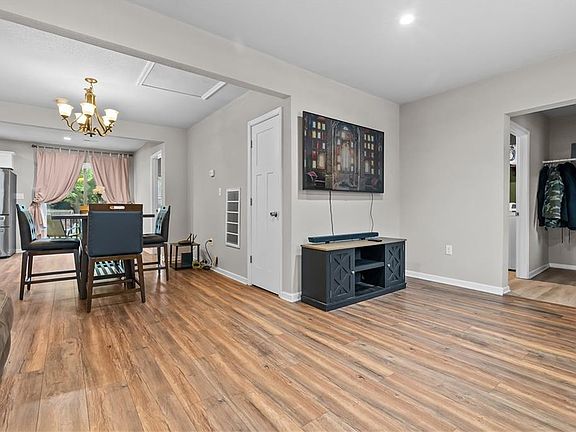 5th image of 2818 E Washington St