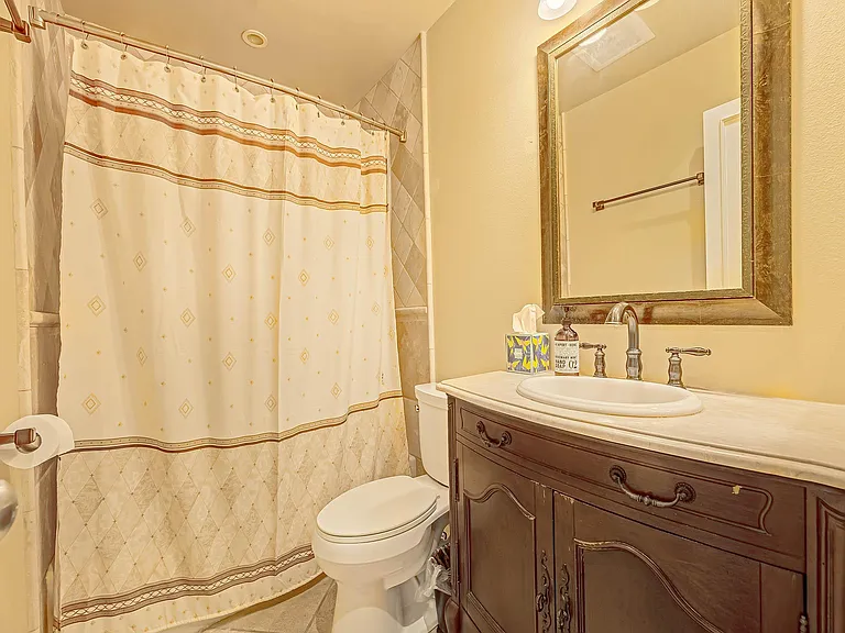 5800 Owensmouth Ave #7 — Photo 24