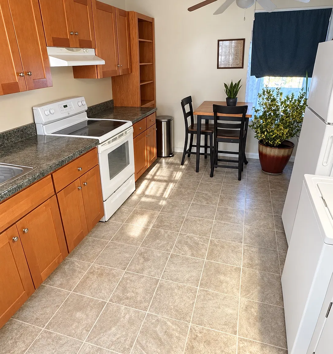 3 bed, $1,800 — Photo 2
