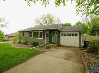 816 S Roberts Dr, Sioux Falls, SD 57104