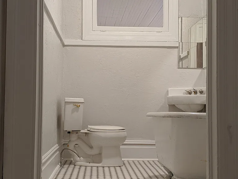 418 E 1st Ave #418 — Photo 14