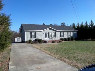 215 Roseborough Rd, Grover, NC 28073