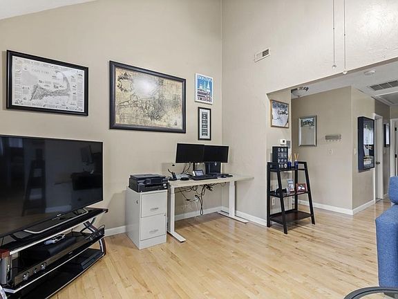 4th image of 121 Tall Oaks Dr
