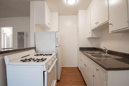 3rd image of 12915 Venice Blvd APT 8