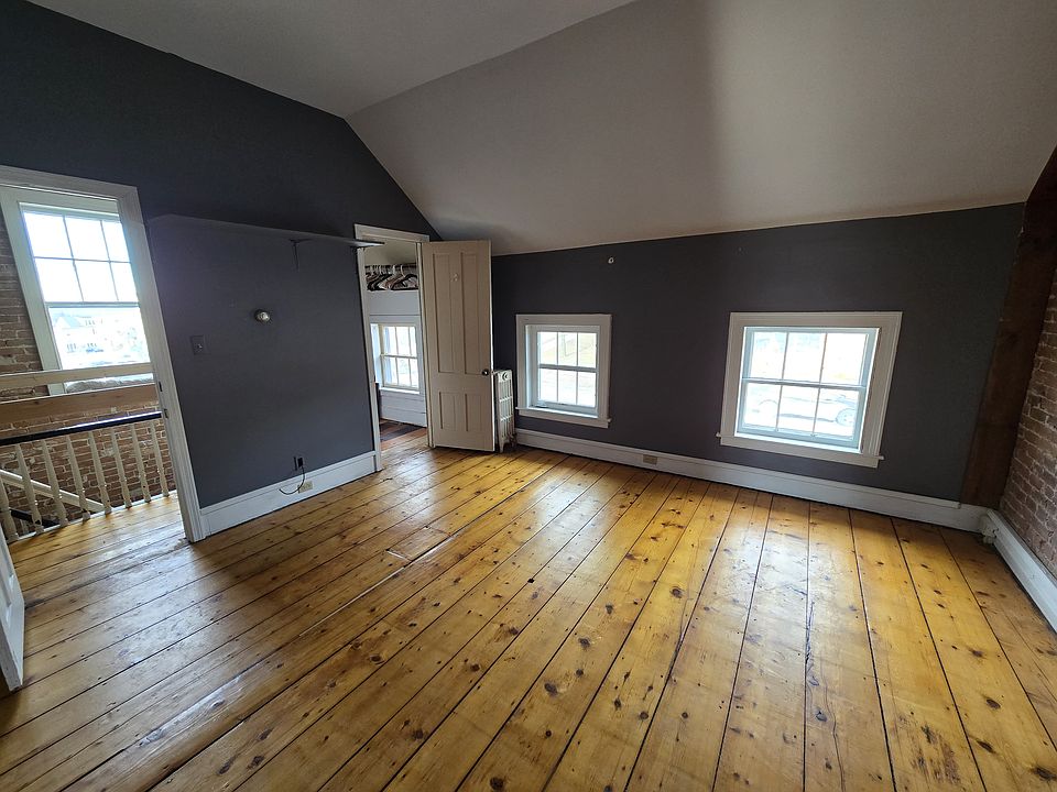 2nd image of 30 W Allen St