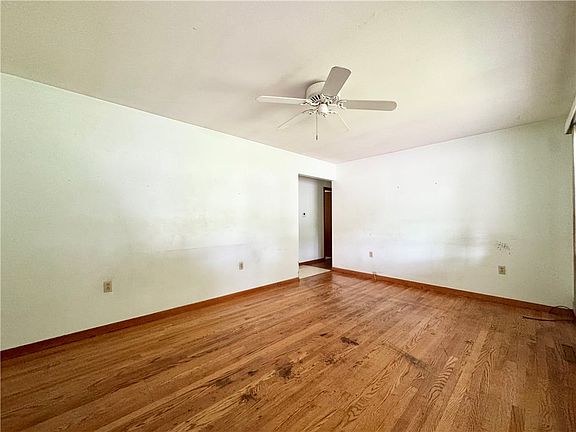 5th image of 19 Meadowbrook Dr