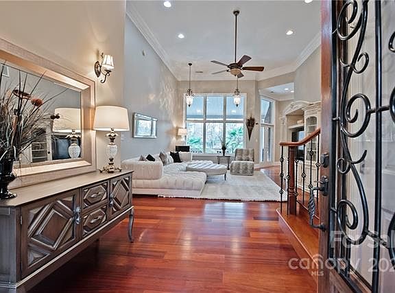 3rd image of 8257 Paytons Pointe Ln