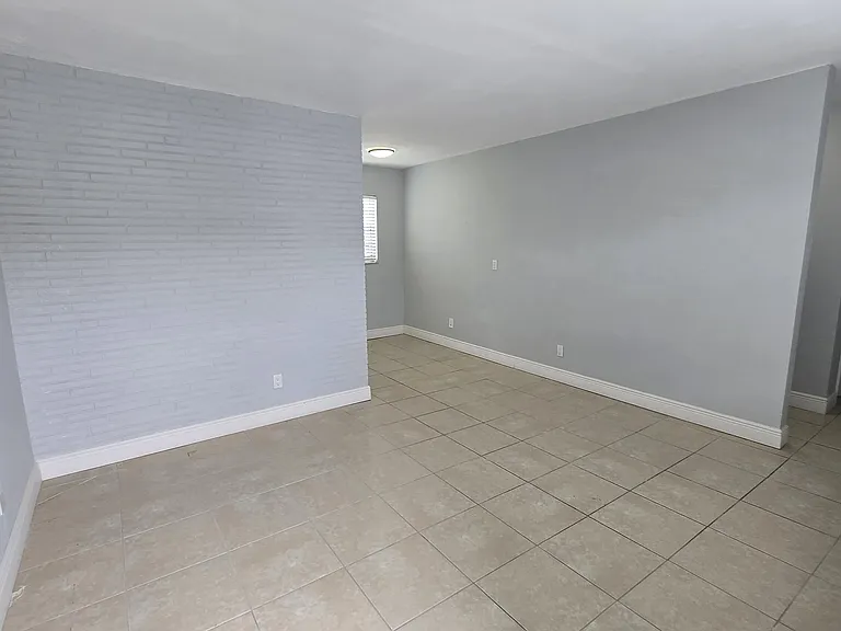 16951 NE 18th Ave #14 — Photo 3