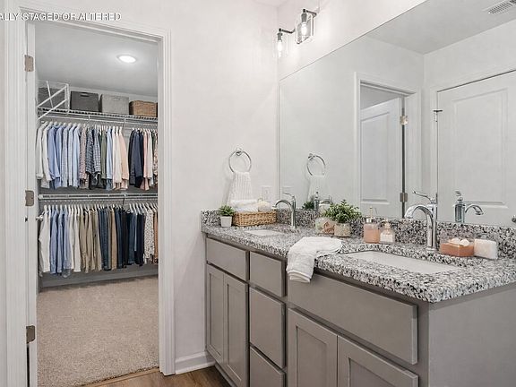 4th image of 201 Stoneview Dr
