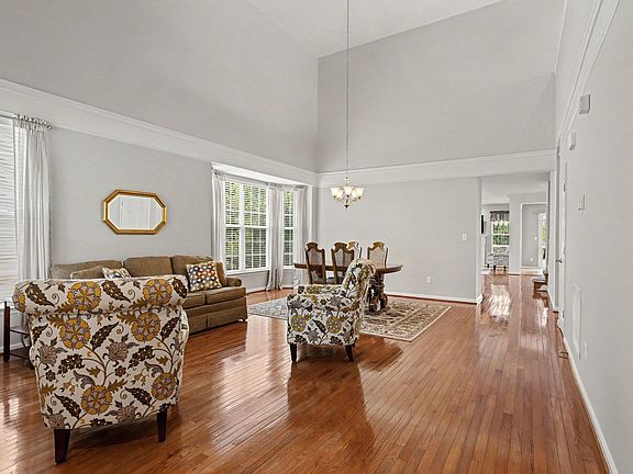 4th image of 326 Summer Squall Ct