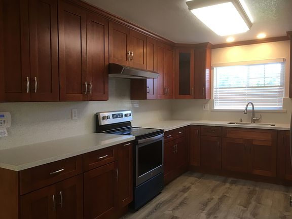 3rd image of 2107 Lakewood Dr