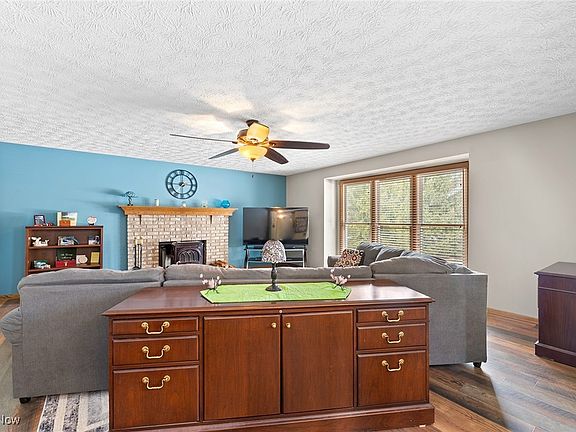 3rd image of 4750 Squire Dr
