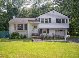69 Green Rd, West Nyack, NY 10994