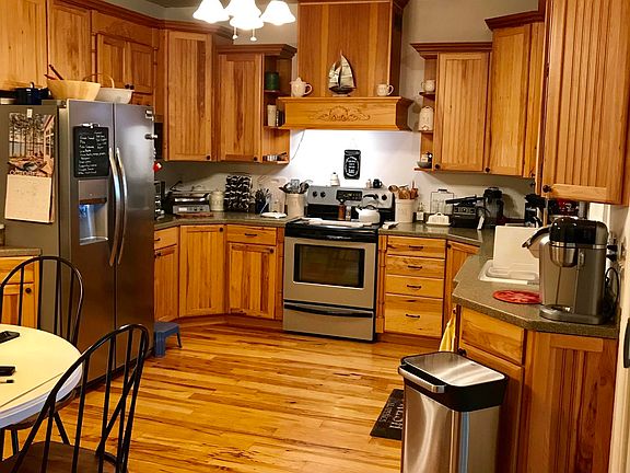 3rd image of 106 Craddock Ln