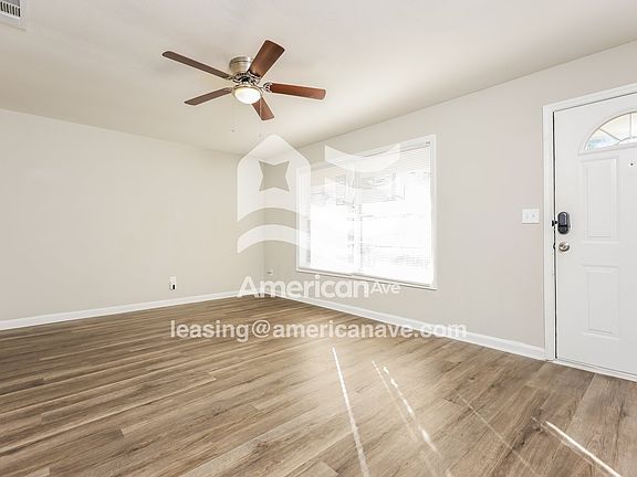 1646524_003_wm_-_living_room_13498798.jpg