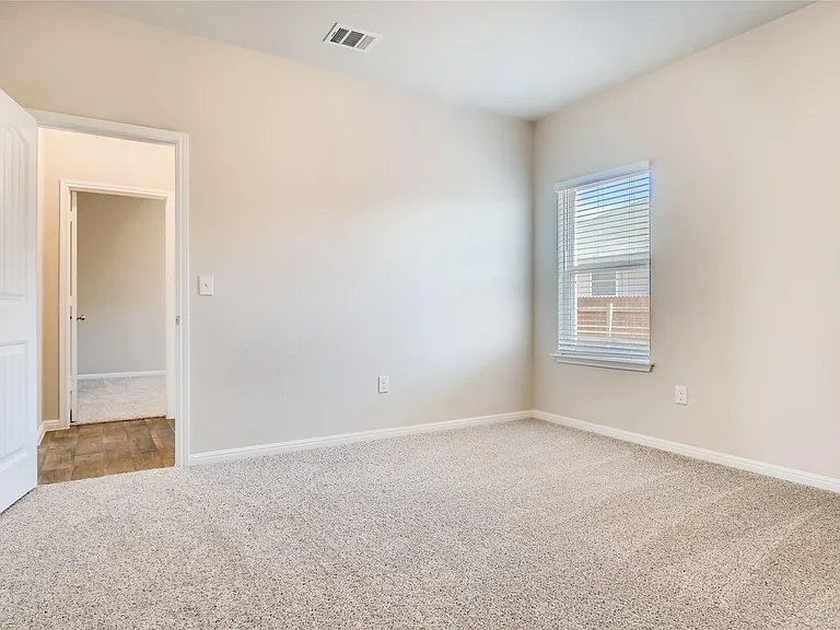 121 Freedom Park Ave — Photo 17