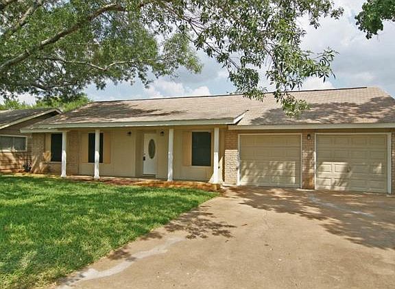 2nd image of 3908 Hillside Dr