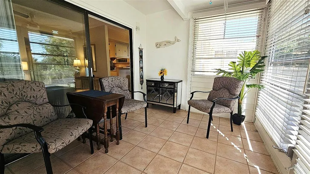 2 bed, 2.0 bath, 993 sqft, $2,800 — Photo 4