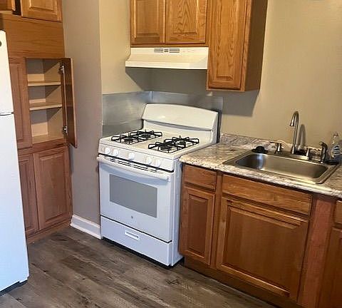 2nd image of 57 Willow Dr APT 1
