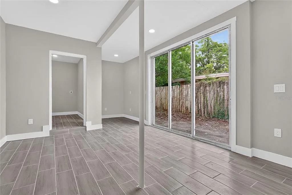 2612 Roxbury Rd — Photo 3