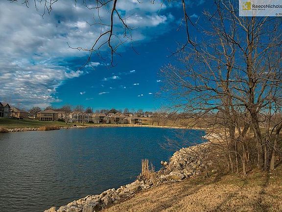 4th image of 627 NE Lone Hill Dr