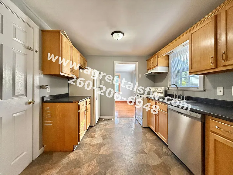 1015 Irene Ave — Photo 5