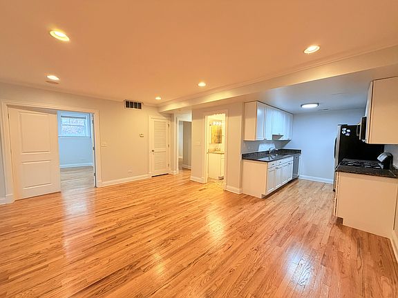 5th image of 1416 W Lunt Ave #G