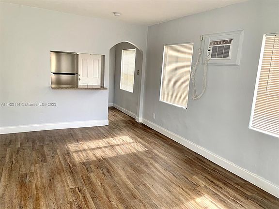 4th image of 2316 Madison St APT 11