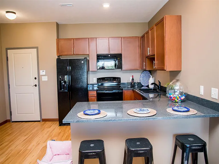 The Flats at 84 — Photo 126