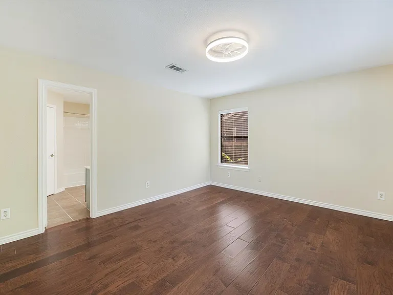 6808 Luckenbach Ln — Photo 13