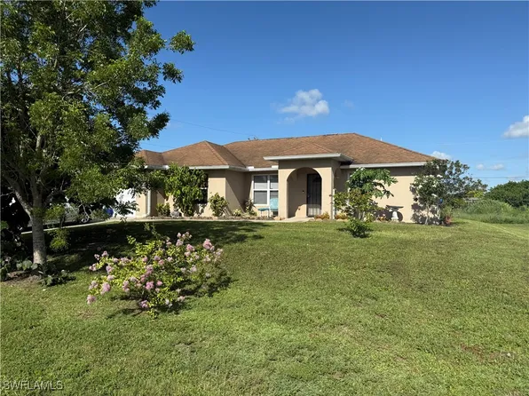 107 Indiana Pl, Lehigh Acres, FL 33936
