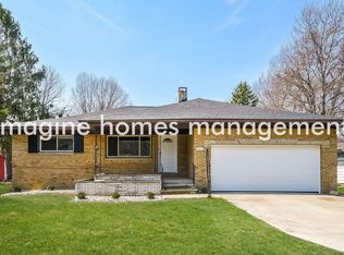 950 Cahoon Rd, Westlake, OH 44145