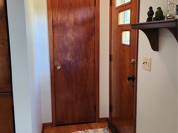 4th image of 13993 Butternut Rd